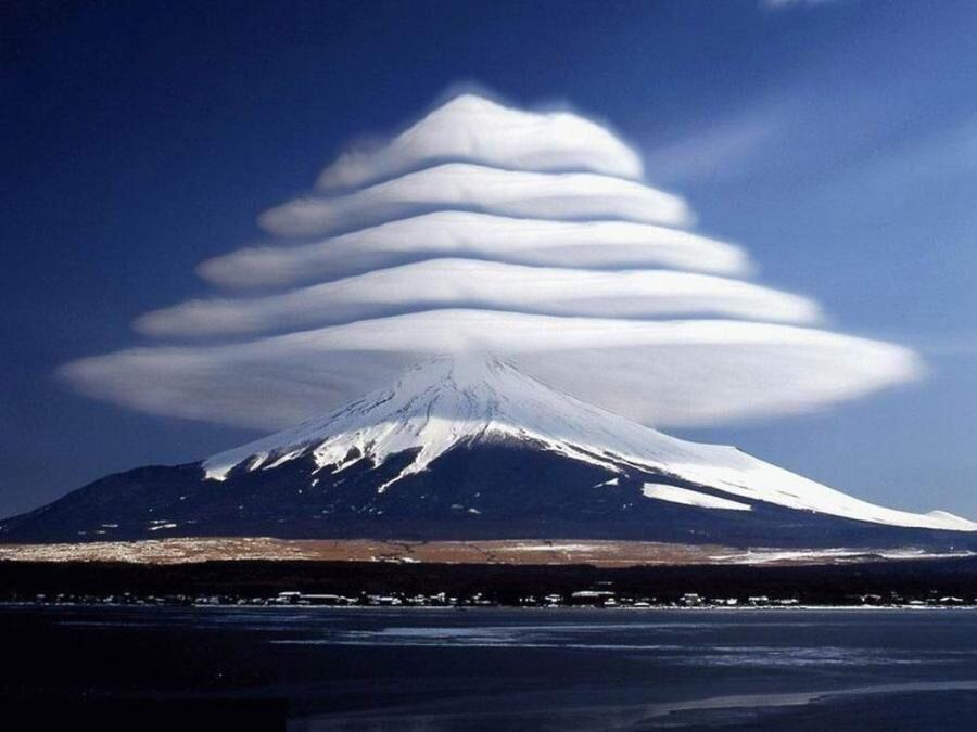 Amazing Cloud formation above Mt Fuji