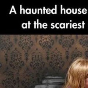 Hilarious Photos Of People On A Haunted Tour